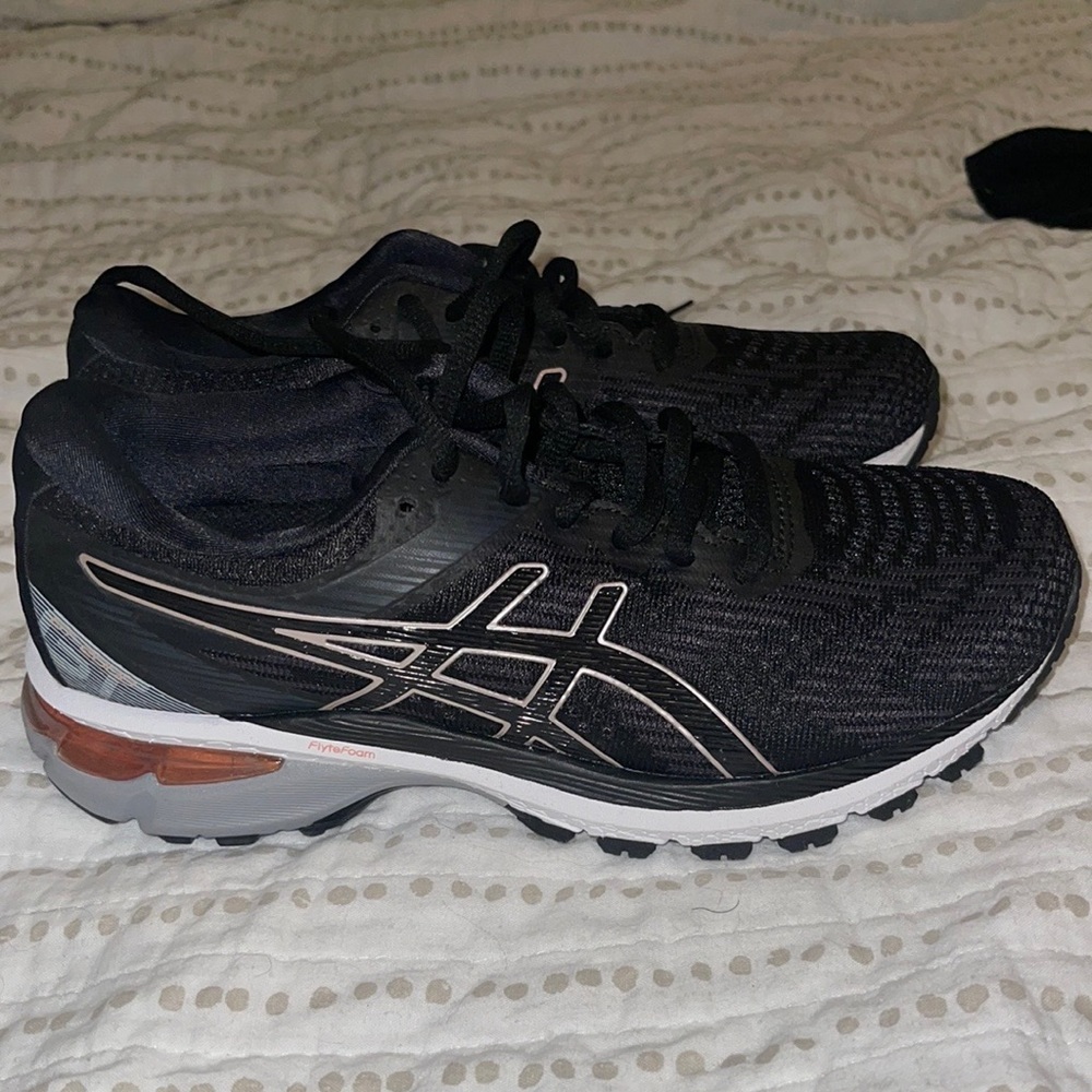 ASICS Womens Running Sneaker GT 2000 8